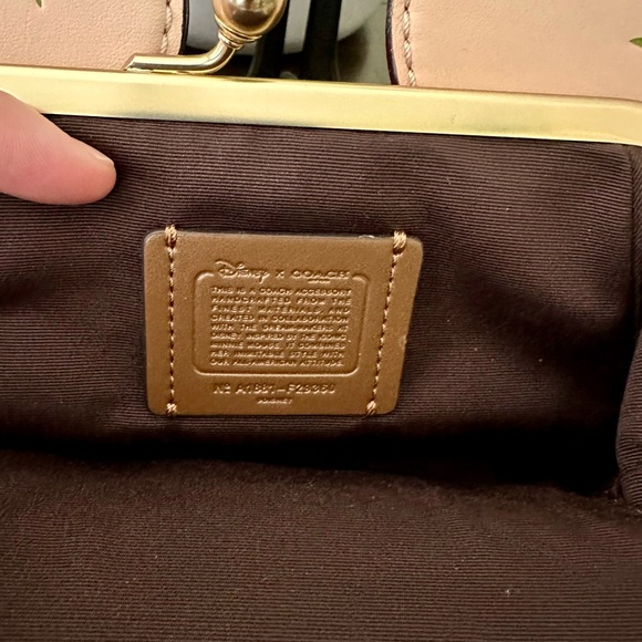 NWT Coach x Disney Limited Edition Minnie Mouse Wristlet Clutch - Picture 3 of 8